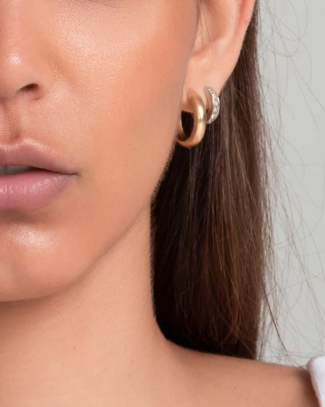¿Piel apagada, con tono desigual o sin vida? ✨

Te contamos el secreto. Esta imagen no es magia, es Vitaminic Pure. Y es el secreto detrás de una piel visiblemente más uniforme, luminosa y revitalizada.

Vitaminic Pure de Larimide concentra todo el poder antioxidante de la vitamina C en un tratamiento intensivo que transforma la piel desde el primer uso.

🌟 Corrige las manchas.
🌟 Ilumina las zonas apagadas.
🌟 Mejora visiblemente la textura y el tono.
🌟 Aporta ese glow natural que tanto nos gusta.

Una piel uniforme no solo refleja salud, también transmite confianza. Recupera la luz de tu rostro y revela tu mejor versión 🍊
___
Is your skin looking dull, uneven, or lifeless? ✨

Let us share the secret. What you see in this image isn’t magic — it’s pure Vitamin C. And it’s the key to visibly more even, radiant, and revitalized skin.

Vitaminic Pure C by Larimide concentrates the full antioxidant power of Vitamin C in an intensive treatment that transforms your skin from the very first use.

🌟 Corrects dark spots.
🌟 Brightens dull areas.
🌟 Visibly improves texture and tone.
🌟 Delivers that natural glow we all love.

Even-toned skin doesn’t just reflect health — it radiates confidence. Bring back your skin’s natural glow and reveal your best version. 🍊

#Larimide #VitaminCPower #EvenSkinTone #RadiantSkin #SkinGlow #SkincareEssentials #AntioxidantCare #BrighteningRoutine #HealthySkin #GlowFromWithin #SkincareInnovation #PureVitaminC #ConfidenceInYourSkin