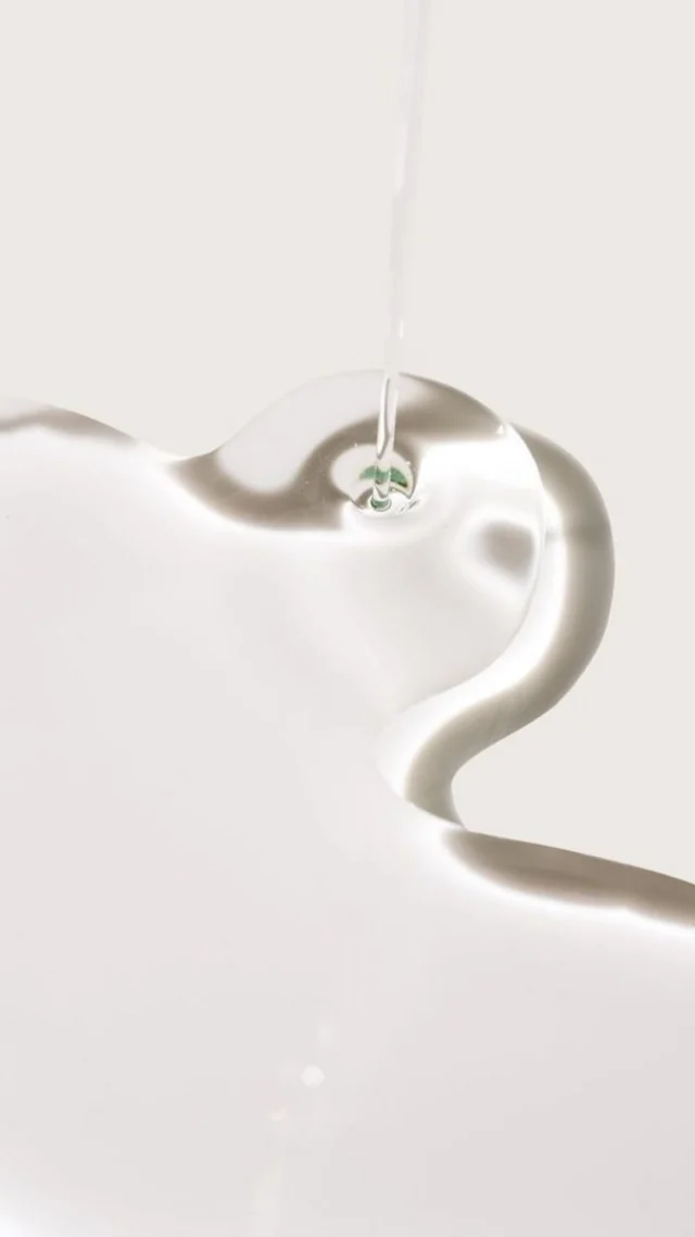 ¿Te preocupa la textura irregular, la piel apagada o los poros visibles? 🤔

Hydrapeel Serum de Larimide es tu solución diaria para una piel más suave, luminosa y visiblemente renovada desde la primera aplicación.

Su fórmula combina ácido hialurónico con activos exfoliantes suaves que hidratan profundamente mientras favorecen la renovación celular, sin causar irritación.

Ideal para recuperar la uniformidad y frescura del rostro, incluso en pieles sensibles.

💧 Mejora la textura y luminosidad de la piel
💧 Hidrata intensamente sin dejar sensación grasa
💧 Ayuda a minimizar poros y pequeñas imperfecciones
💧 Perfecto para usar antes del maquillaje o como tratamiento de día

Recomendado para quienes buscan una piel más refinada, hidratada y con efecto “glow” visible.

Renueva tu piel sin agredirla. Brilla con confianza ✨
___

Worried about uneven texture, dull skin or visible pores? 🤔

Hydrapeel Serum by Larimide is your go-to daily solution for smoother, more radiant, and visibly renewed skin from the very first application.

Its formula combines hyaluronic acid with gentle exfoliating actives that deeply hydrate while promoting cellular renewal — all without causing irritation.

 Perfect for restoring an even, fresh complexion, even on sensitive skin.

💧 Improves skin texture and radiance
💧 Provides intense hydration without a greasy feel
💧 Helps minimise pores and small imperfections
💧 Ideal as a pre-makeup base or as part of your daily skincare routine

Recommended for those seeking a more refined, hydrated complexion with a visible glow.

Renew your skin without irritation. Glow with confidence ✨

#hydrapeel #larimide #larimideskincare #skincarebylarimide #glowskincare #pielradiante #serumfacial #renovacioncelular #hidratacionprofunda #skincareroutine #beautybylarimide #texturaperfecta