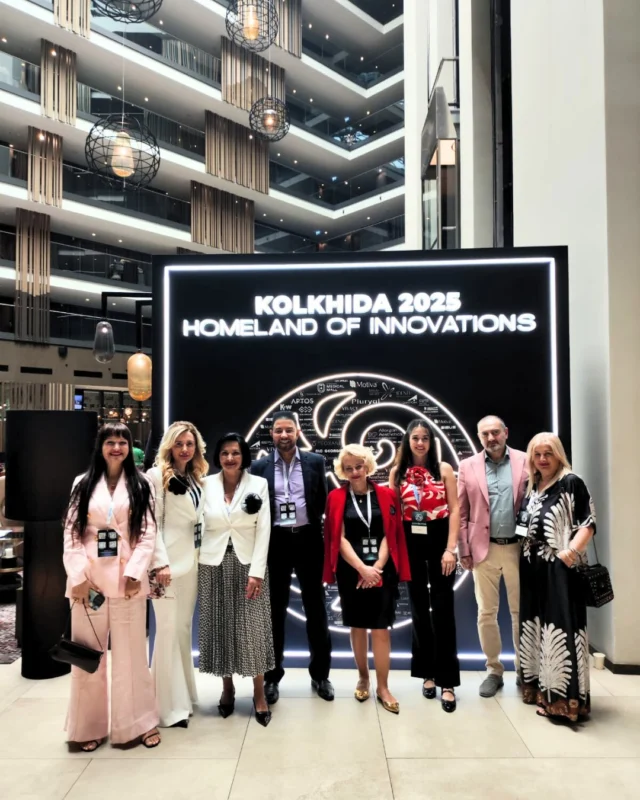 Una experiencia inspiradora en #Kolkhida2025

Parte del equipo de Larimide asistió a uno de los congresos más relevantes en medicina estética, donde nos damos cita profesionales, investigadores y marcas de referencia a nivel mundial.

Nos volvemos con nuevas ideas, tecnologías innovadoras y la certeza de que estamos en el camino correcto: ofrecer fórmulas eficaces, seguras y con respaldo científico, que respeten la salud y belleza de la piel.

Gracias a la organización de @kolkhida.congress y a todos los profesionales con los que compartimos estos días 🙌. Nos vemos en la próxima edición.

--

An inspiring experience at #Kolkhida2025

Part of the Larimide team attended one of the most prestigious congresses in aesthetic medicine, where leading professionals, researchers, and international brands come together.

We return with fresh ideas, cutting-edge technologies, and the certainty that we are on the right path: delivering effective, safe, and scientifically backed formulas that respect the health and beauty of the skin.

Thank you to @kolkhida.congress and to all the professionals we had the pleasure of sharing these days with 🙌. See you at the next edition.

#Larimide #Kolkhida #MedicinaEstética #InnovaciónCosmética #CongresoInternacional #Epigenética #Dermocosmética